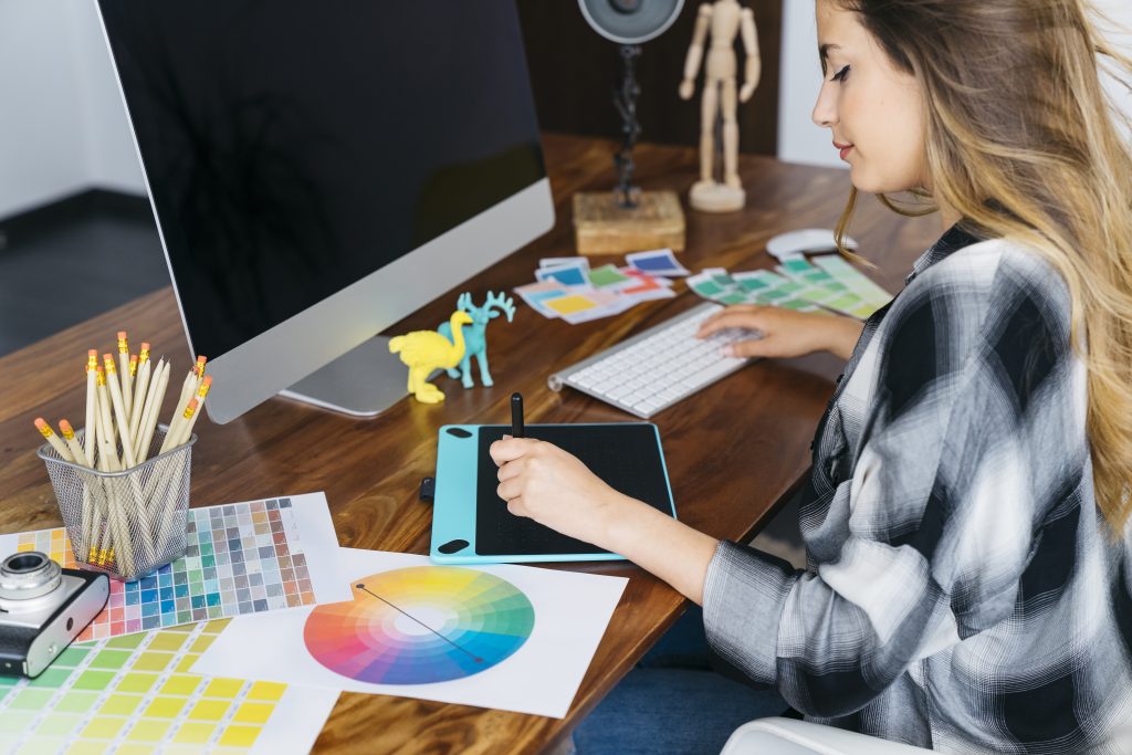 mujeres en el diseño gráfico